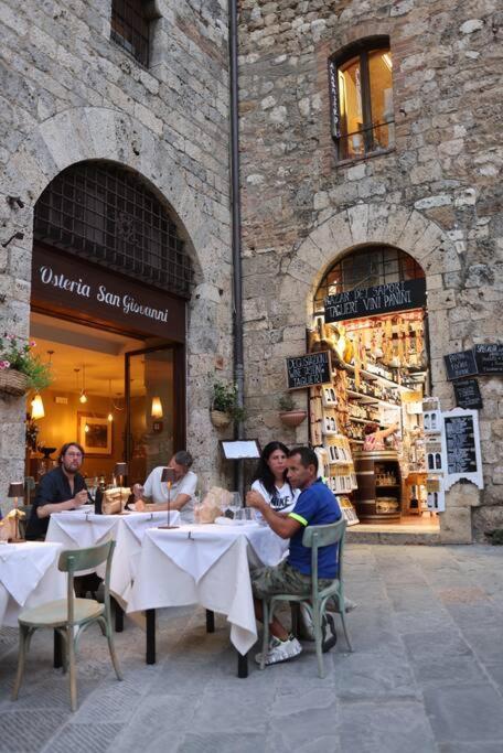 Lovely 2 Bedroom In San Gimignano Historic Center 외부 사진
